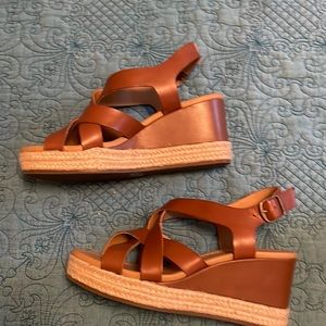 Strappy leather wedge
